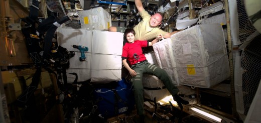 Samantha Cristoforetti e Barry "Butch" Wilmore nell'ATV-5. Credit: ESA/NASA