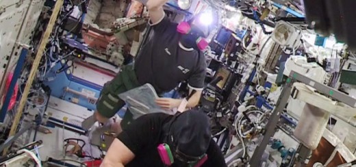 Barry Wilmore e Terry Virts poco dopo l'ingresso nel segmento USOS della ISS nella serata dell'emergenza del 14 gennaio 2015. Credit: NASA TV