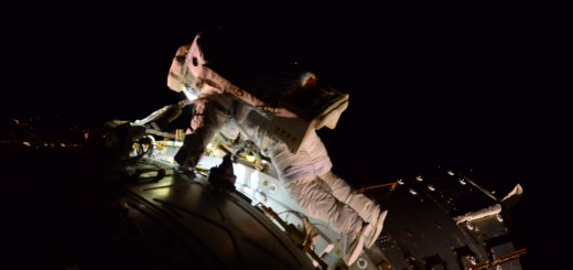 Terry Virts nella sua prima EVA durante la Expedition 42. Credit: ESA/NASA