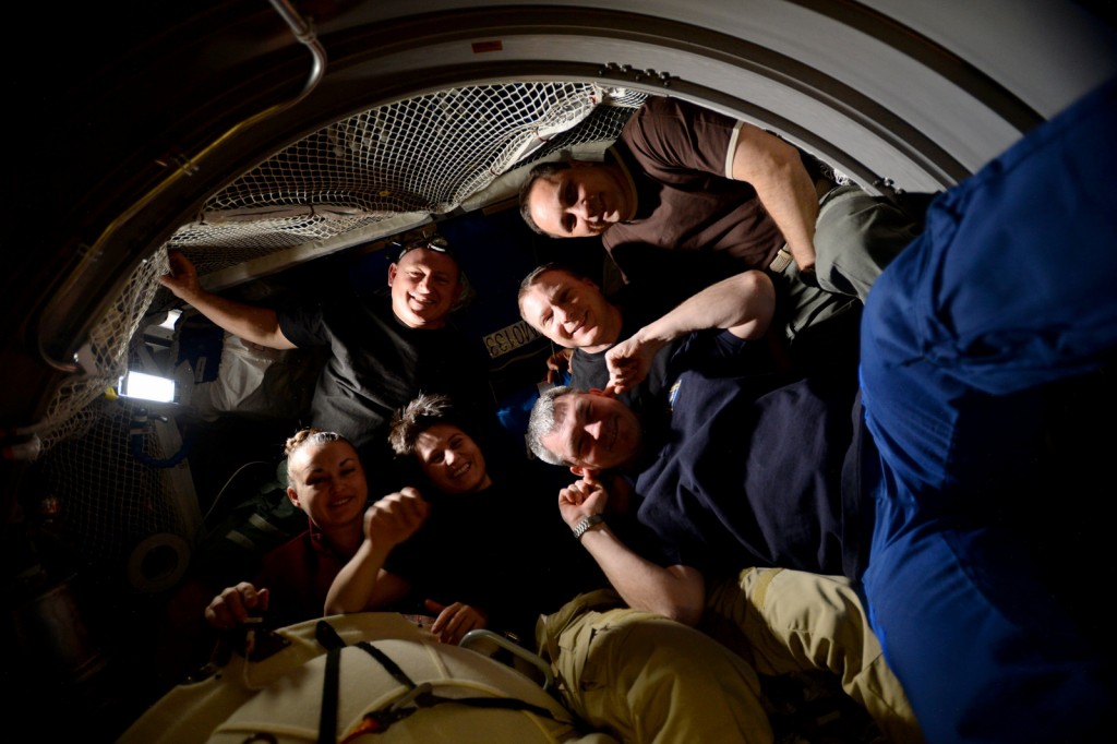 Samantha Cristoforetti e l'equipaggio della Expedition 42 all'interno di ATV-5. Credit: ESA/NASA