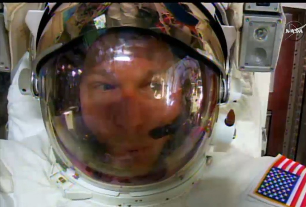 L'acqua nel casco di Terry Virts al termine della EVA. Credit: NASA