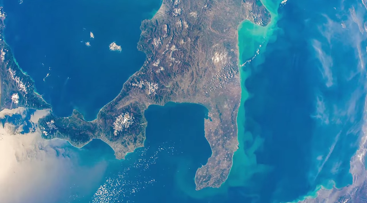 L'Italia meridionale fotografata dall'equipaggio della Expedition 42. Credit: NASA