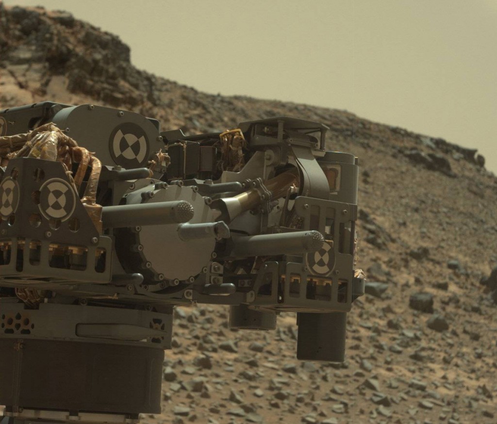 Il trapano di Curiosity ripreso dalla MASTCAM il 24 febbraio 2015. Image Credit: NASA/JPL-Caltech/MSSS.