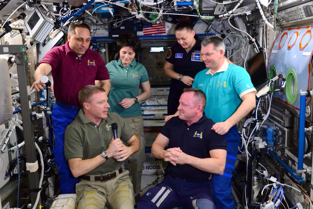 La cerimonia del cambio di comando della ISS dalla Expedition 42 alla Expedition 43. Credit: NASA