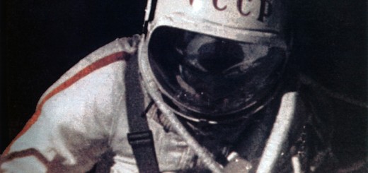 Leonov ripreso all'esterno del veicolo Voschod 2.