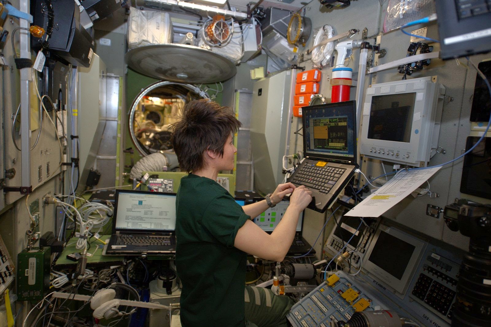 Samantha Cristoforetti si addestra al pilotaggio manuale della Soyuz. Credit: ESA/NASA