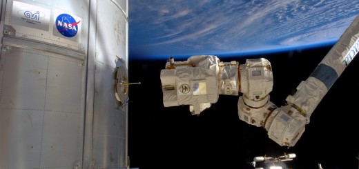 Un'esercitazione di cattura con il braccio robotico. Credit: ESA/NASA