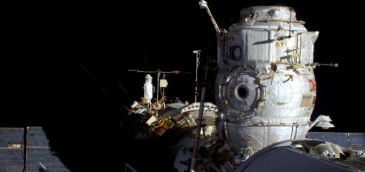 Il boccaporto di attracco del modulo Pirs rimasto libero per il mancato arrivo della Progress M-27M / 59P. Credit: ESA/NASA