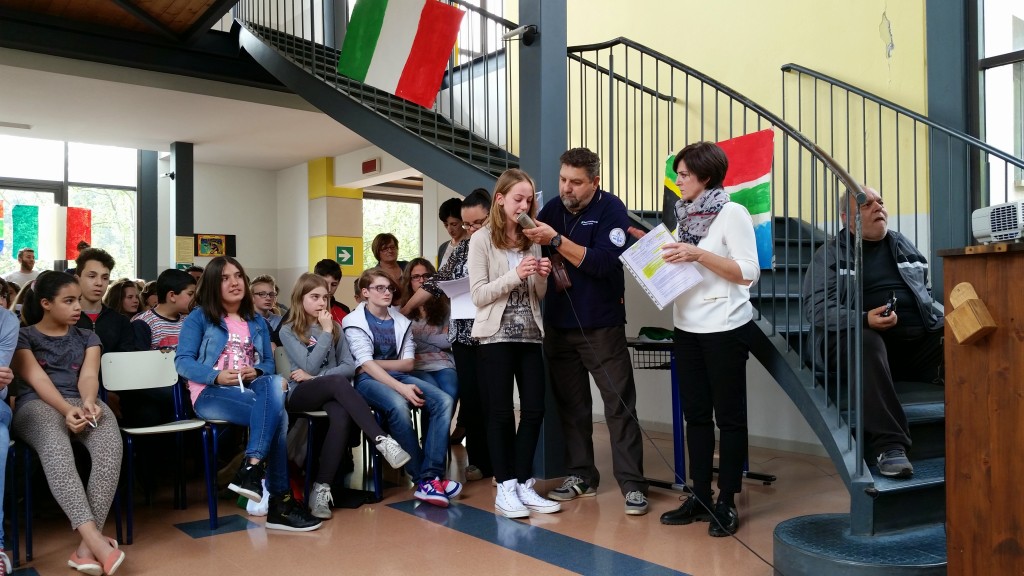 Gli studenti della Scuola Secondaria di I grado di Caprino Bergamasco (BG) durante il contatto ARISS con Samantha Cristoforetti. Credit: Luca Frigerio