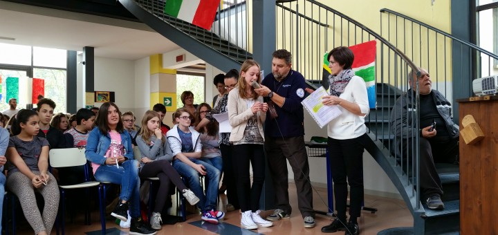 Gli studenti della Scuola Secondaria di I grado di Caprino Bergamasco (BG) durante il contatto ARISS con Samantha Cristoforetti. Credit: Luca Frigerio