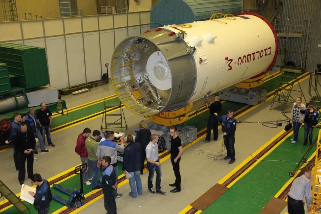 La Progress M-27M all'interno della sa protezione aerodinamica razzo Sojuz con il sistema