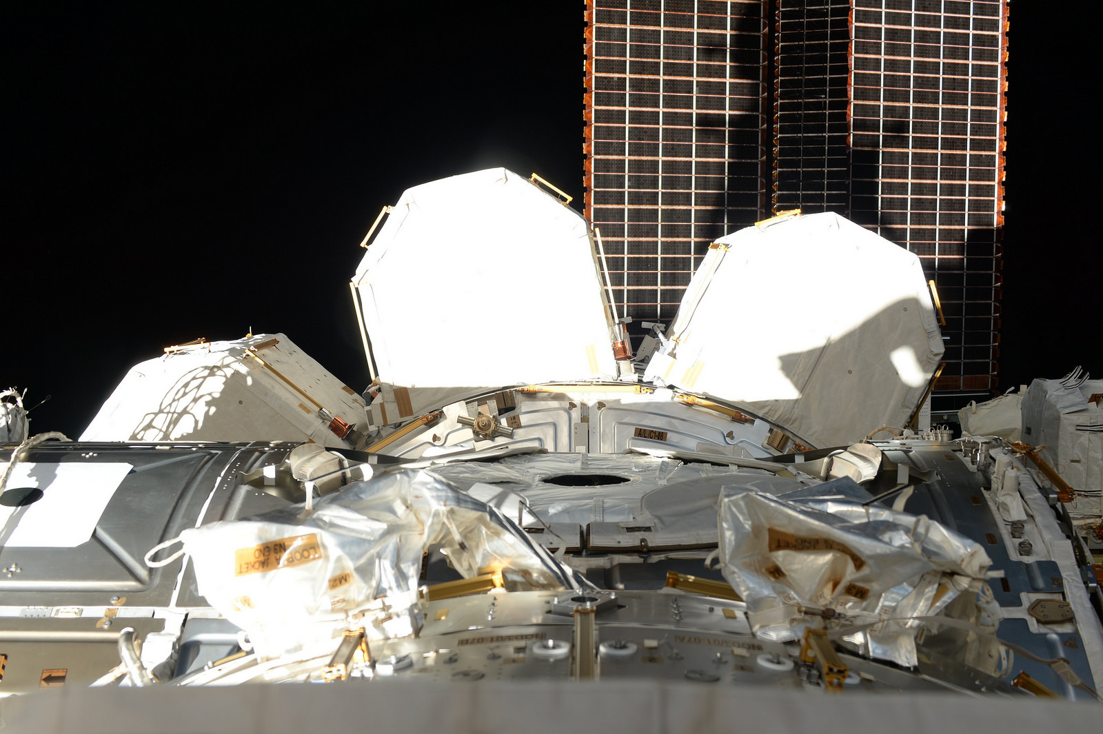 Il boccaporto CBM del Nodo 1 della ISS lasciato libero dallo spostamento dell modulo PMM. Credit: ESA/NASA