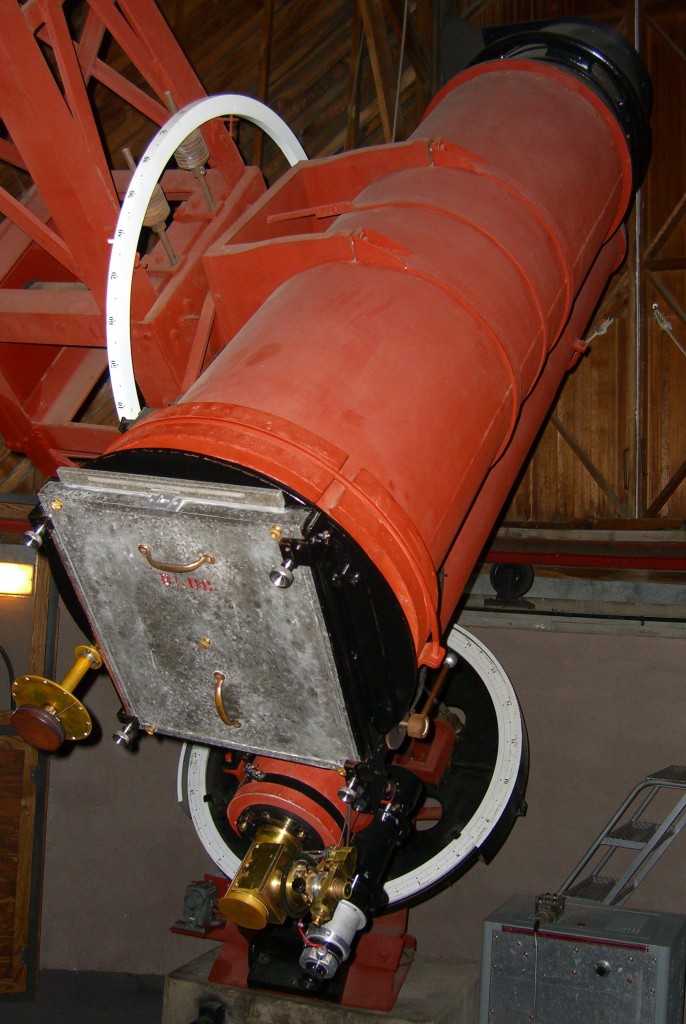 Il telescopio dell'Osservatorio Lowell con cui fu scoperto Plutone. Credit: Pretzelpaws, CC BY-SA 3.0 via Wikimedia Commons