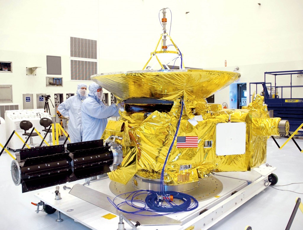 La sonda New Horizons viene al Kennedy Space Center durante la preparazione al lancio. Credit: NASA