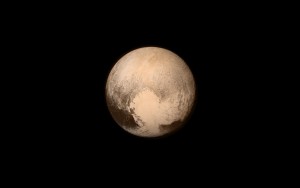 L'ultima immagine di Plutone trasmessa da New Horizons prima del massimo avvicinamento. Credit: NASA