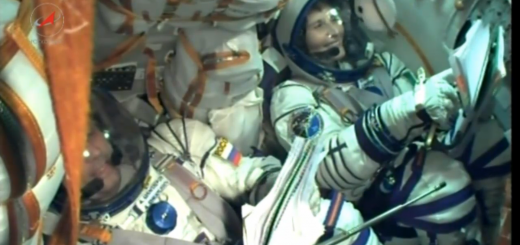 Samantha Cristoforetti nella Soyuz TMA-15M durante il lancio. Credit: Roscosmos/NASA TV