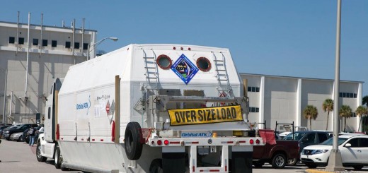 Il modulo di servizio di Cygnus per la missione di rifornimento OA-4 arriva al Kennedy Space Center. Credit: Orbital ATK