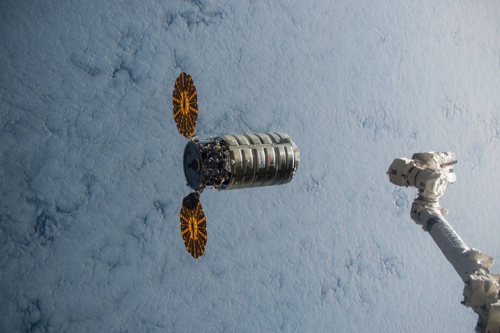 Il cargo Cygnus in avvicinamento alla ISS Credits: NASA