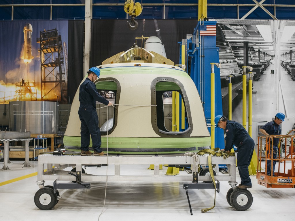 La capsula con i sei grandi finestrini di New Shepard 3. Credit: Blue Origin