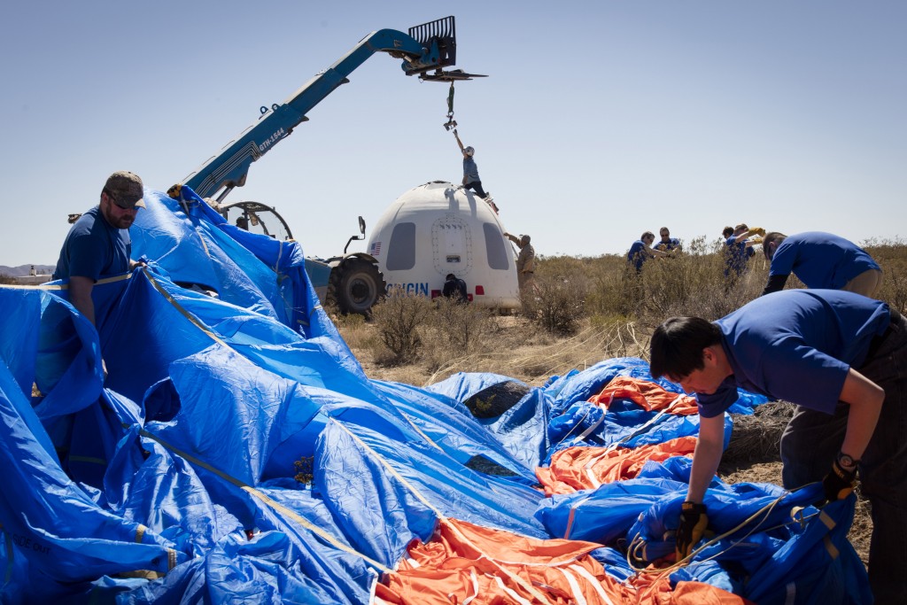 Recupero della capsula dopo l'atterraggio. Credit: Blue Origin