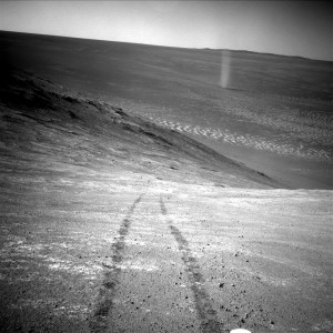 Dust devil visto da Opportunity sulla cima del Knudsen ridge. Credit: NASA/JPL-Caltech 