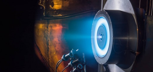 Un prototipo da 13 kw di motore a effetto Hall durante un test presso il Glenn Research Center di Cleveland. Credit: NASA