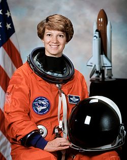 250px-Commander_Eileen_Collins_-_GPN-2000-001177