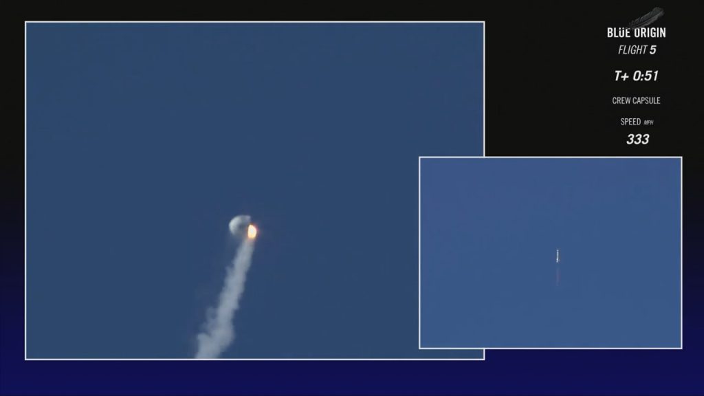 La capsula inclinata di 90° (a sinistra) mentre il booster si allontana tranquillamente (a destra). (Credit: Blue Origin)