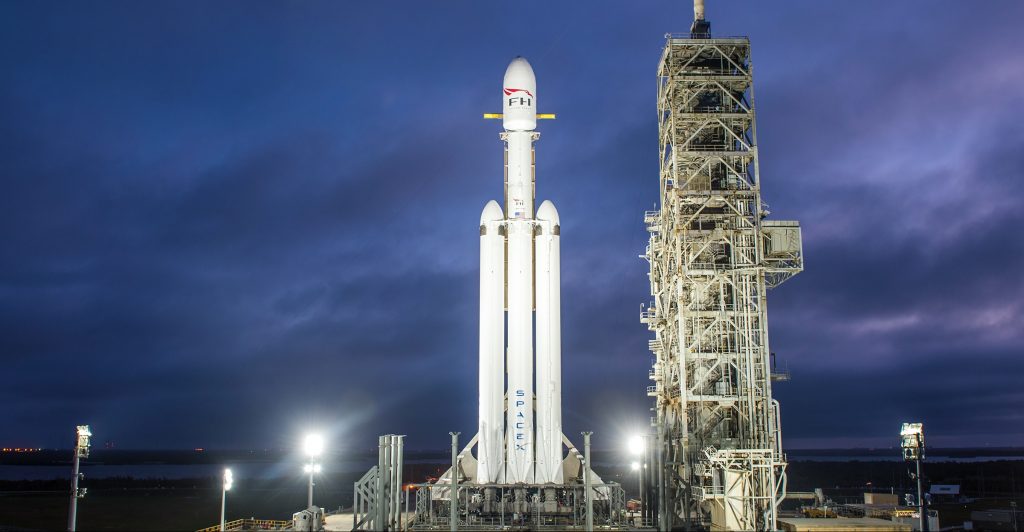 Il razzo Falcon Heavy sulla rampa di lancio LC39-A di Cape Canaveral. (C) SpaceX