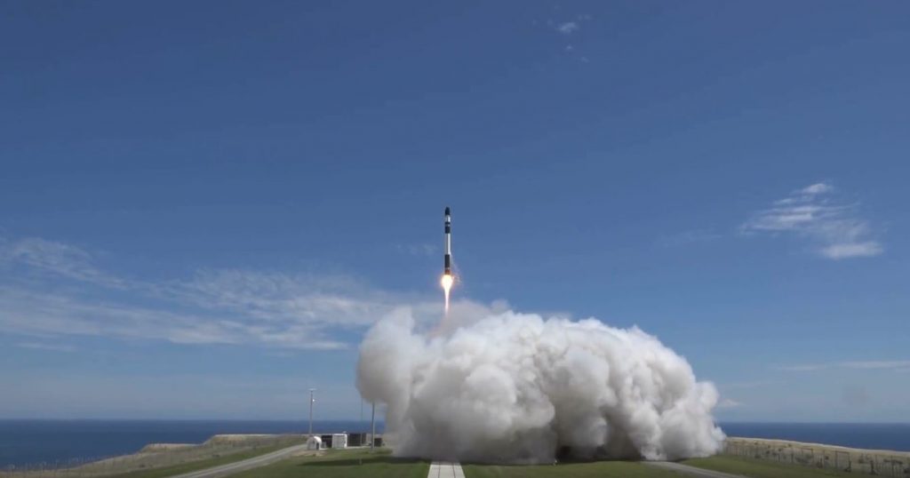 Il lancio del razzo Electron della missione It's Business Time. Credit: Rocket Lab