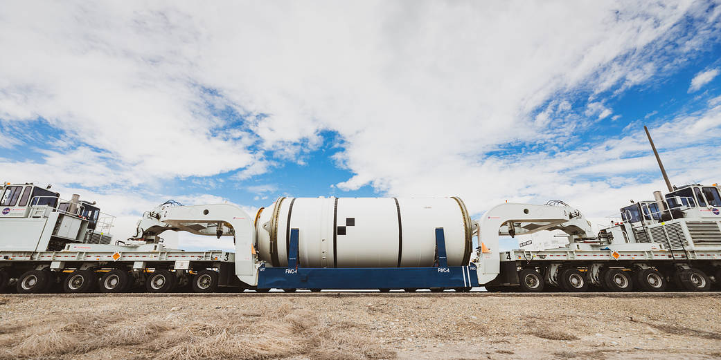 Un segmento dei booster per la missione Artemis 1 pronto per il trasporto verso il Kennedy Space Center in Florida. Credit: Northrop Grumman.