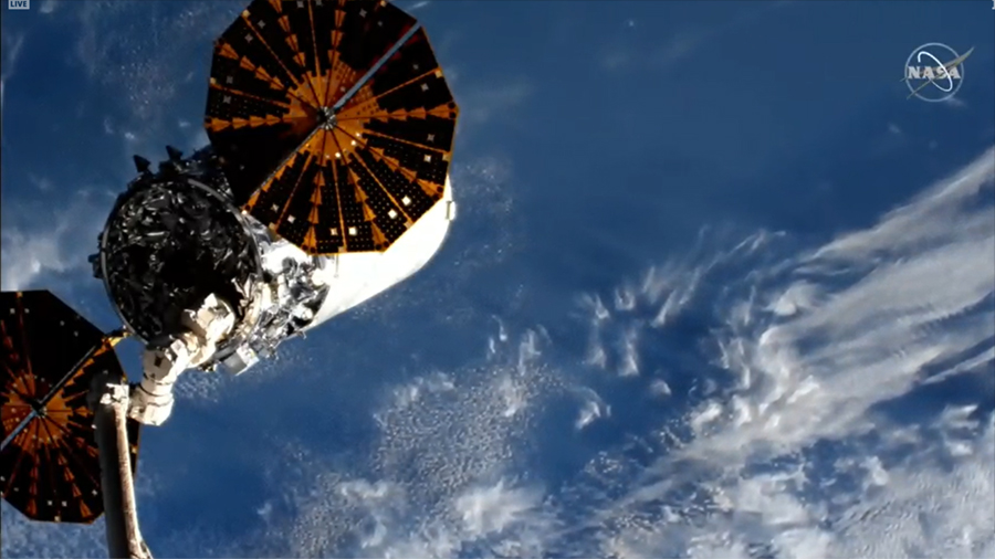 La capsula cargo Cygnus NG-14 Kalpana Chawla qualche istante prima di essere rilasciata in orbita (C) NASA TV