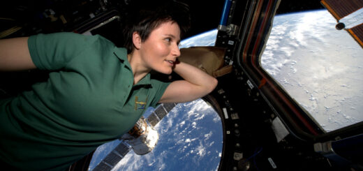 Samantha Cristoforetti nel modulo Cupola della ISS. Credit: ESA/NASA.