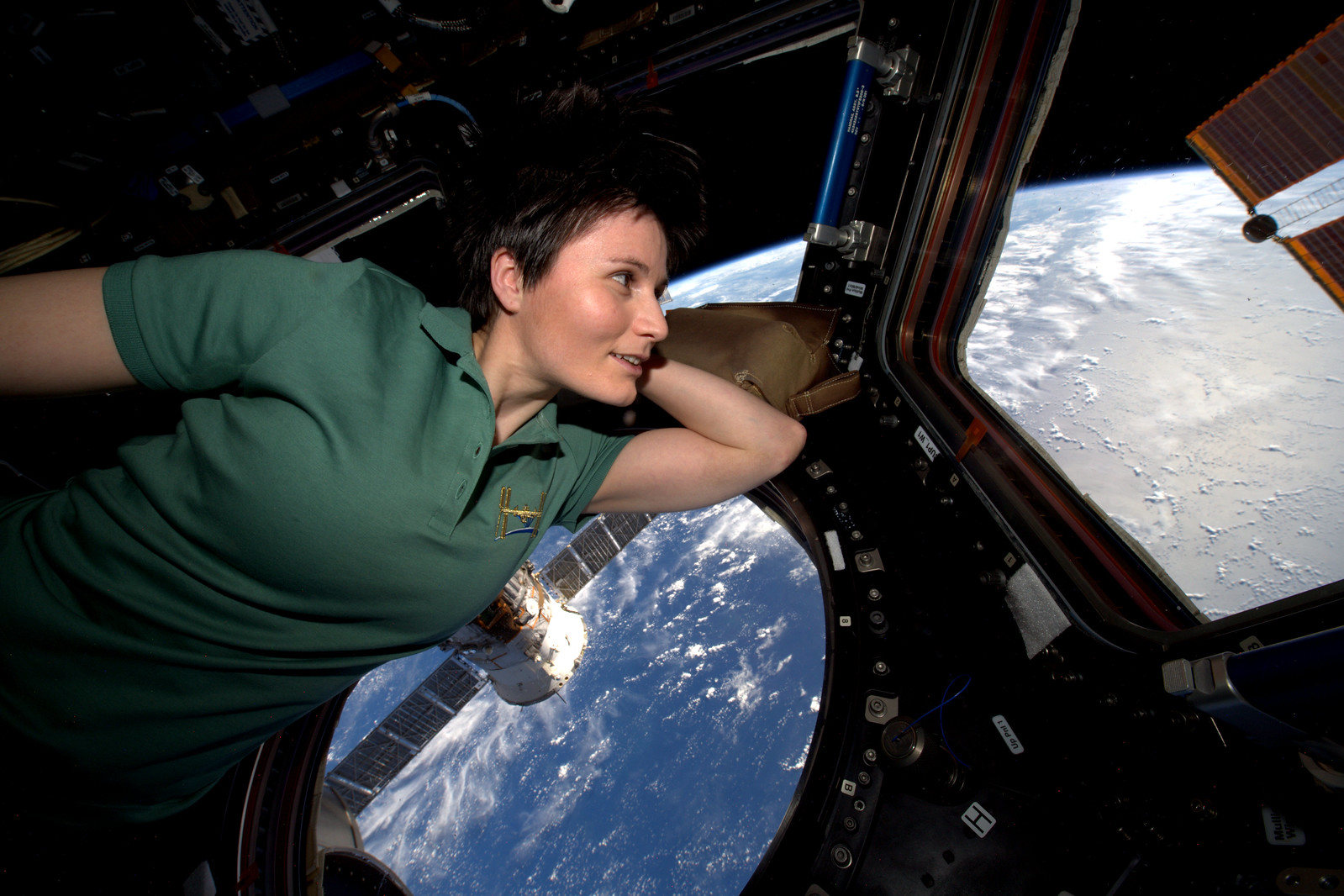 Samantha Cristoforetti nel modulo Cupola della ISS. Credit: ESA/NASA.
